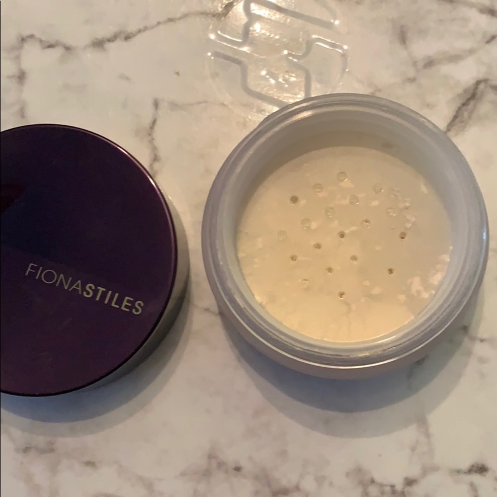Fiona Stiles Whitestone Invisible Loose Powder - Picture 4 of 5